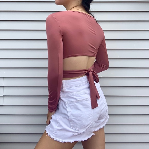 Athletic Tie-Back Long sleeve fit tee - Picture 2 of 4